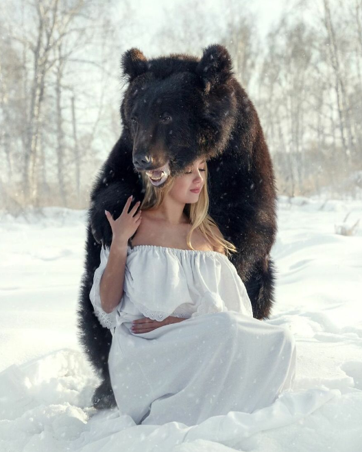 bear (1) Miraculous friendship when a woman saves a bear