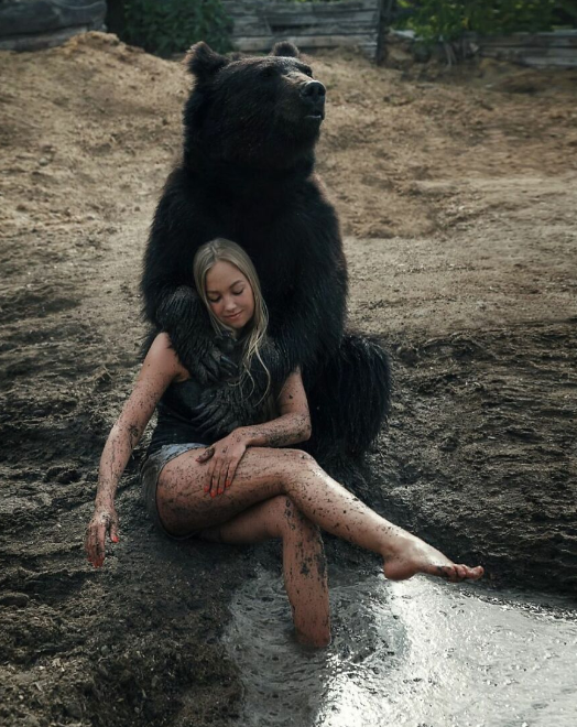 bear (9) Miraculous friendship when a woman saves a bear